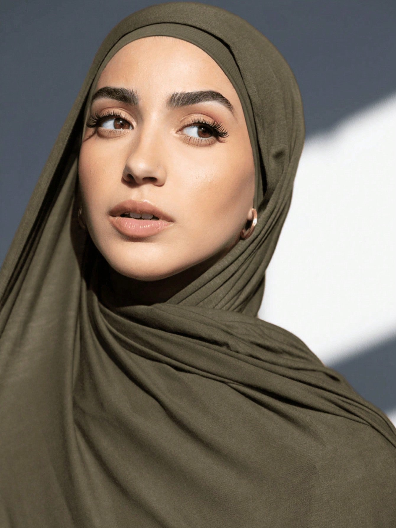 23